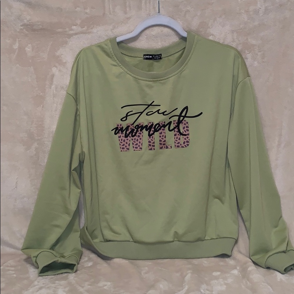 super cute green sweatshirt